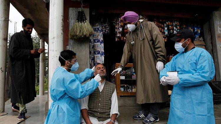 India sufre escasez de antimicóticos de cara a una nueva complicación en casos del virus