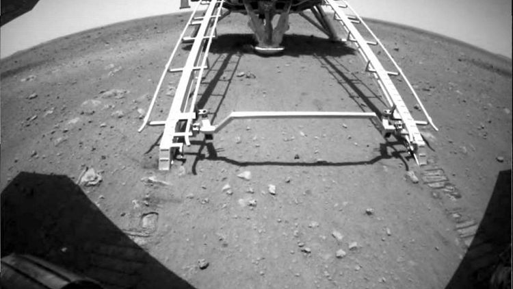 China dice que su rover recorre superficie de Marte por primera vez