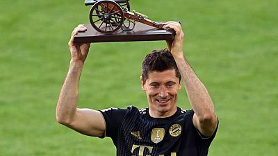 Lewandowski rompe el récord de Müller con un gol en el cierre de la Bundesliga Lewandowski rompe el récord de Müller con un gol en el cierre de la Bundesliga