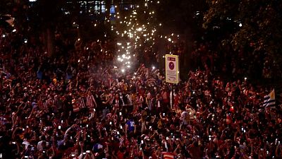 Un adolescente hincha del Atlético Madrid muere durante celebraciones por el título Un adolescente hincha del Atlético Madrid muere durante celebraciones por el título