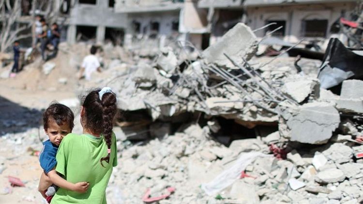Israel permite algunas exportaciones a Gaza y Hamás exige más, en medio de una frágil tregua
