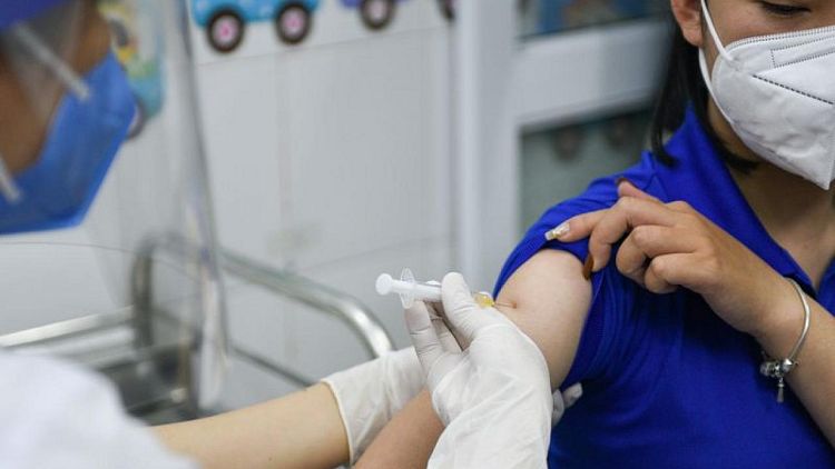 U.S. business chamber calls on Vietnam to ease quarantine, free up vaccines