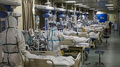 Personal de laboratorio de Wuhan precisó atención hospitalaria antes de conocerse el brote de COVID-19, según el WSJ Personal de laboratorio de Wuhan precisó atención hospitalaria antes de conocerse el brote de COVID-19, según el WSJ