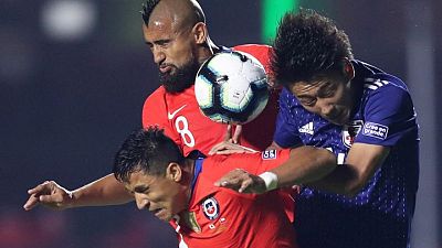 Vidal y Sánchez encabezan nómina de Chile para duelos contra Argentina y Bolivia, vuelve Mena Vidal y Sánchez encabezan nómina de Chile para duelos contra Argentina y Bolivia, vuelve Mena