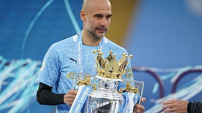 Guardiola es premiado como DT del año en Inglaterra tras llevar al City a ganar la Premier League Guardiola es premiado como DT del año en Inglaterra tras llevar al City a ganar la Premier League