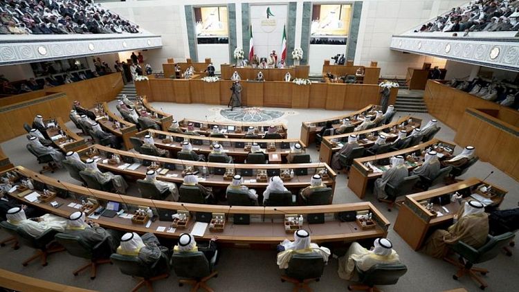 المواجهة السياسية بالكويت تتصاعد مع لعبة الكراسي الموسيقية بين البرلمان والحكومة