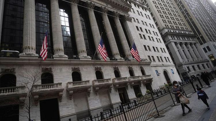 MERCADOS GLOBALES-Wall Street probará nuevos máximos gracias a garantías de la Fed; dólar languidece