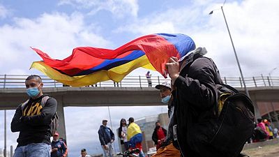 Las madres toman la primera línea en defensa de los manifestantes en Colombia Las madres toman la primera línea en defensa de los manifestantes en Colombia