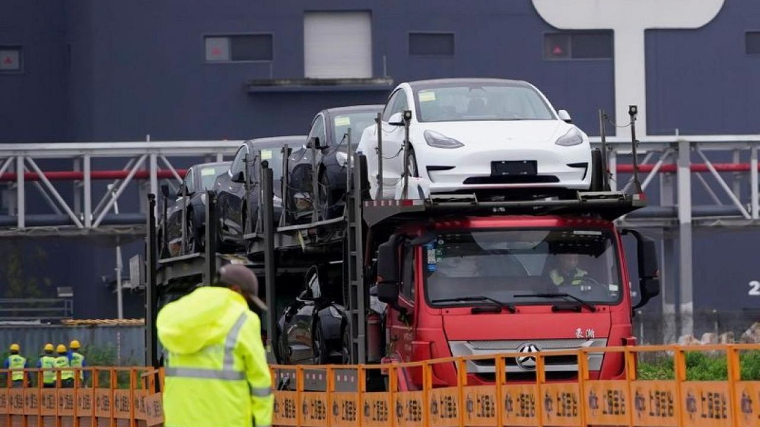 Tesla sube la apuesta por las cámaras para su sistema de piloto automático, pese a escrutinio