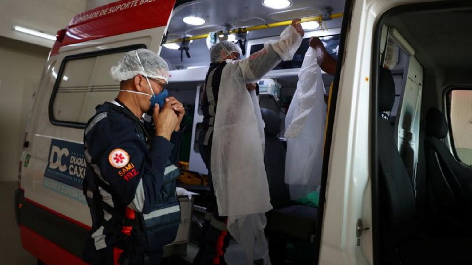 Brasil registra 2.173 nuevas muertes por COVID-19, total supera las 450.000