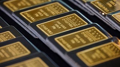 الذهب يصعد في ظل تضرر الشهية للمخاطرة بسبب مخاوف الفيروس