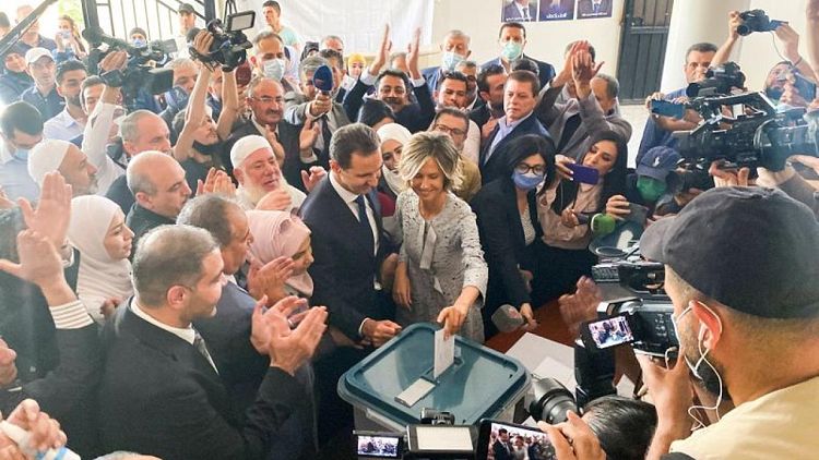بشار الأسد يدلي بصوته في انتخابات الرئاسة