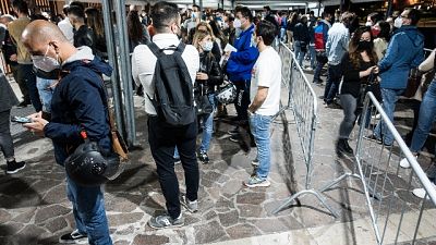 Diminuiscono ricoveri ordinari e isolamenti Diminuiscono ricoveri ordinari e isolamenti