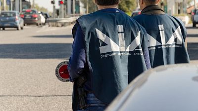 Sigilli a 38 agenzie, indagini su contatti con due clan mafiosi Sigilli a 38 agenzie, indagini su contatti con due clan mafiosi