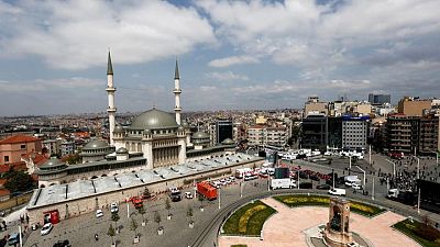 أردوغان يفتتح مسجدا كبيرا في قلب إسطنبول