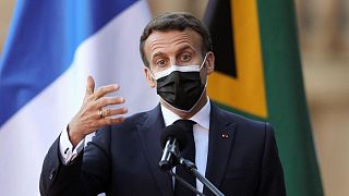 ماكرون: فرنسا ستساعد أفريقيا على تصنيع مزيد من لقاحات كوفيد-19 محليا