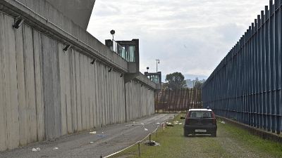 L'uomo ha una ferita alla testa L'uomo ha una ferita alla testa