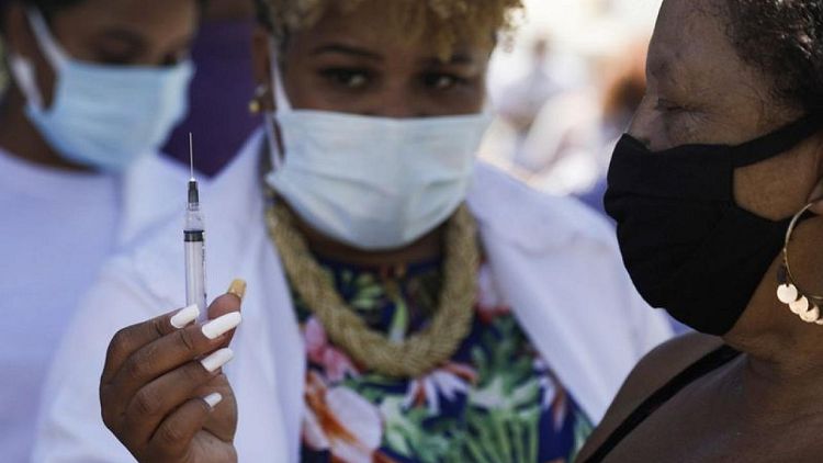 Vacunación masiva con CoronaVac en ciudad de Brasil reduce un 95% las muertes: estudio