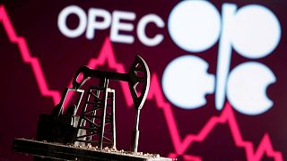 La OPEP+ mantiene su plan de producción a la espera del petróleo iraní