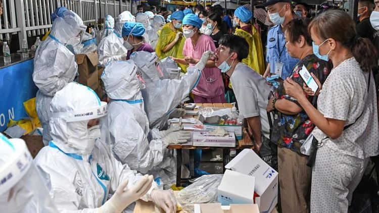 La provincia china de Cantón endurece restricciones ante la persistencia del virus