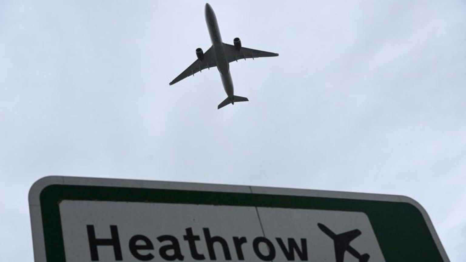 UK's Heathrow Airport flags tepid travel recovery until 2026