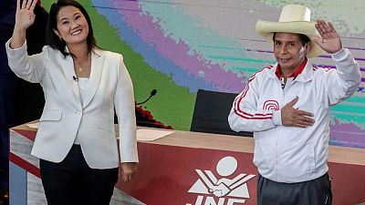 Brecha entre Castillo y Fujimori se reduce y anticipa una elección ajustada en Perú