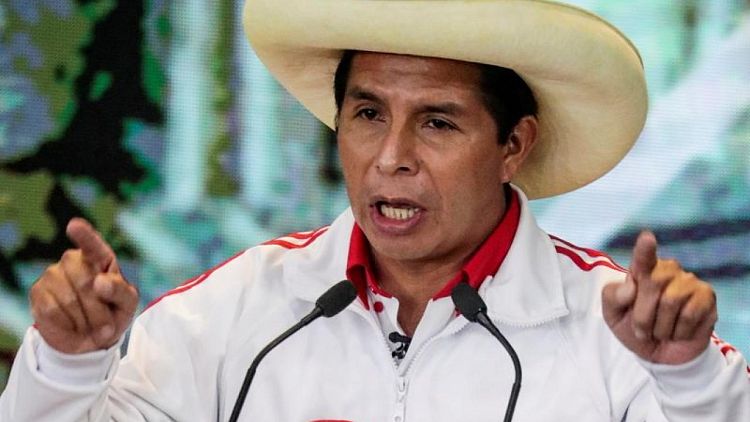 Castillo y Fujimori juegan últimas cartas de campaña para final de infarto en elecciones de Perú