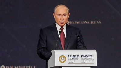 Putin ordena que se cobre la vacuna a los extranjeros residentes en Rusia