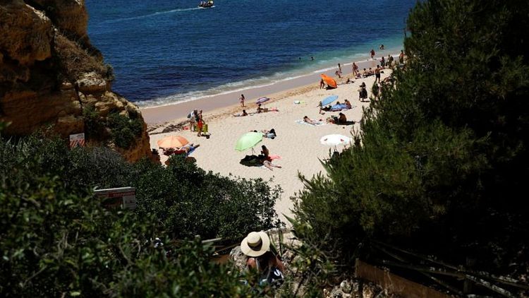 Los británicos de vacaciones en Portugal, frustrados por la cuarentena a la vuelta