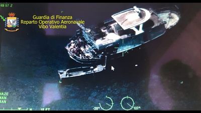 Operazione Gdf. Hanno portato 37 persone trasbordate su barchino Operazione Gdf. Hanno portato 37 persone trasbordate su barchino