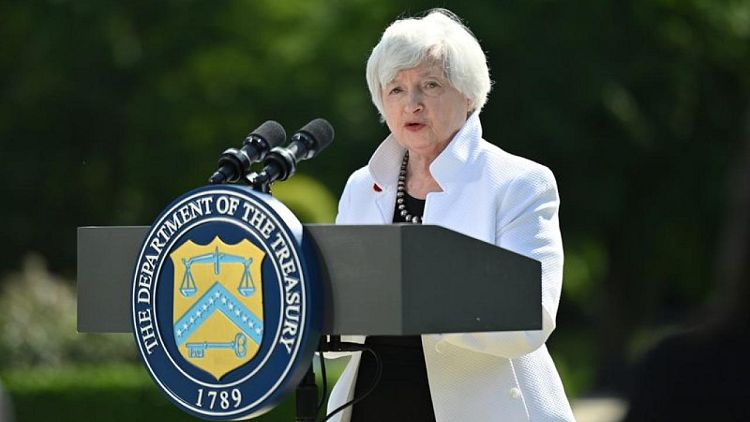 Yellen dice subir tasas de interés sería "una ventaja" para EEUU y Fed: Bloomberg