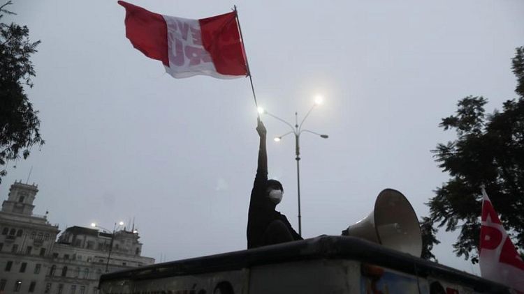 Sondeos antes de la elección en Perú muestran a Fujimori en delantera, pero en empate técnico