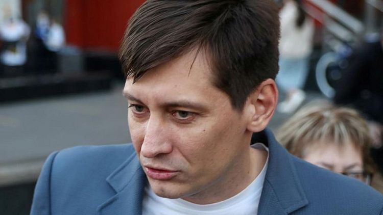 Kremlin critic Gudkov leaves Russia fearing new arrest