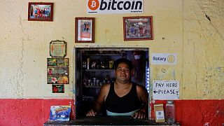 El Salvador se convierte en primer país del mundo en adoptar bitcóin como moneda de curso legal