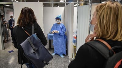 322 nuovi casi con tasso di positività in leggero calo allo 0,7% 322 nuovi casi con tasso di positività in leggero calo allo 0,7%
