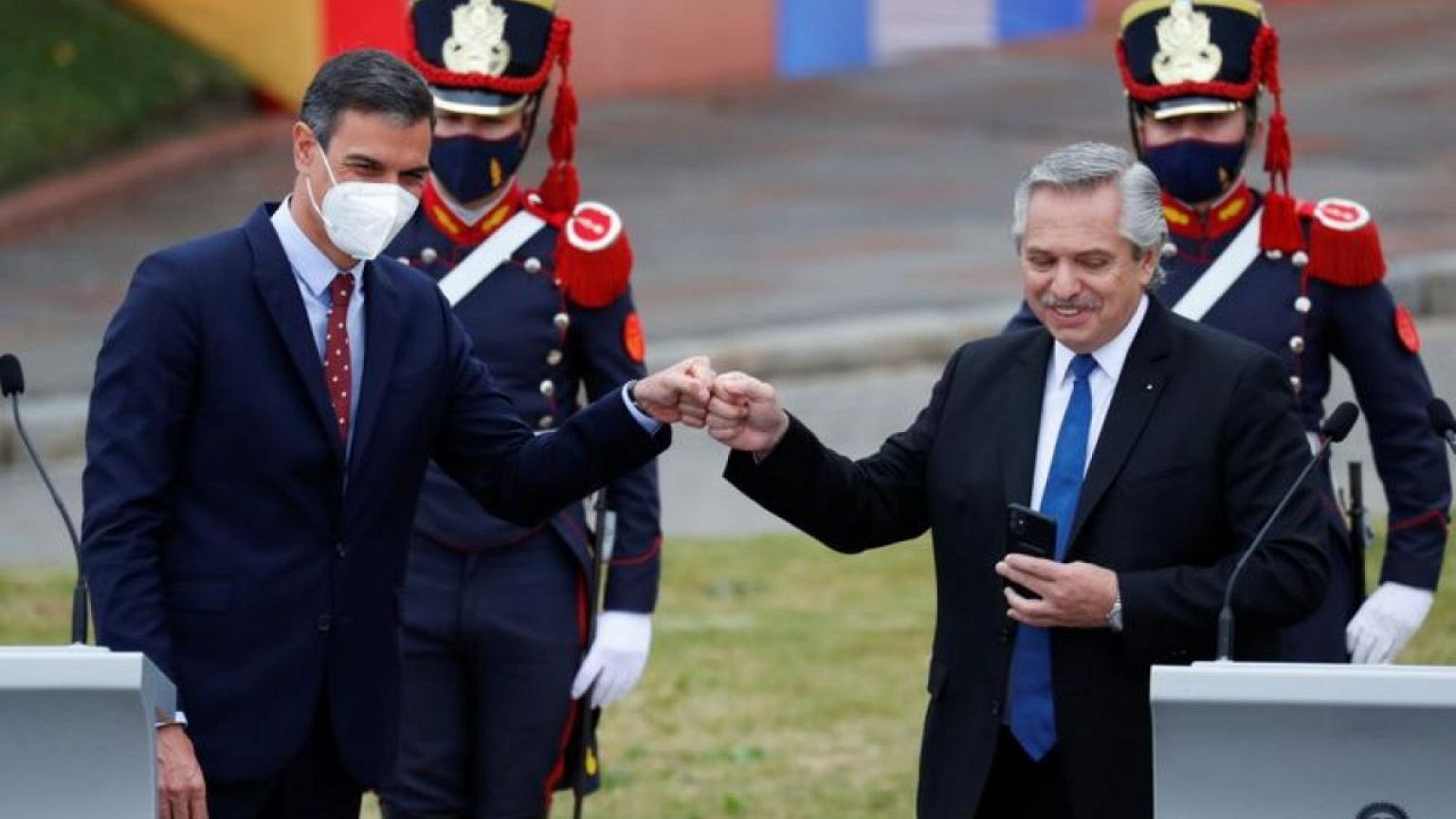 El presidente argentino dice que los "mexicanos salieron de los indios" y los "brasileros de la selva"