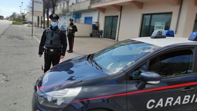 Un terzo complice è ricercato dai Carabinieri
