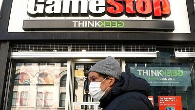 GameStop se desploma y Clover Health sube en la montaña rusa de los "valores meme" GameStop se desploma y Clover Health sube en la montaña rusa de los "valores meme"