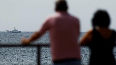 Equipos de rescate españoles buscan a un bebé desaparecido en el mar tras encontrar muerta a una niña Equipos de rescate españoles buscan a un bebé desaparecido en el mar tras encontrar muerta a una niña