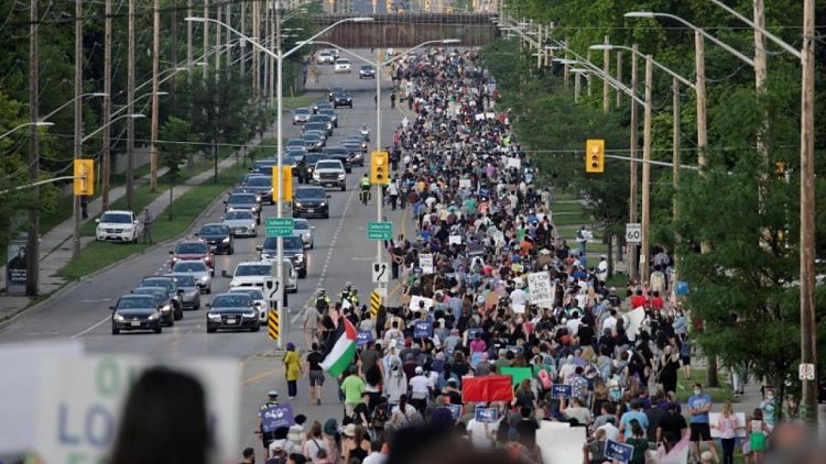 آلاف ينظمون مسيرة دعما لأسرة مسلمة لقيت حتفها دهسا بشاحنة في كندا