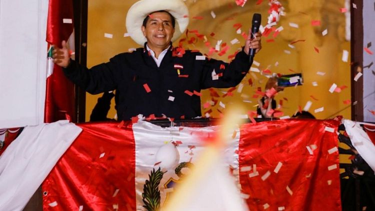 اليساري كاستيلو يتأهب لإعلانه رئيسا لبيرو