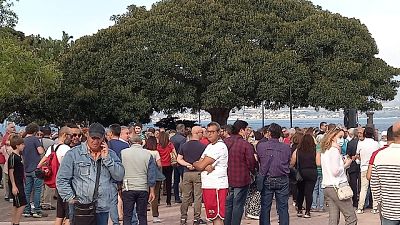 'No paura day' con circa 300 persone senza mascherina 'No paura day' con circa 300 persone senza mascherina