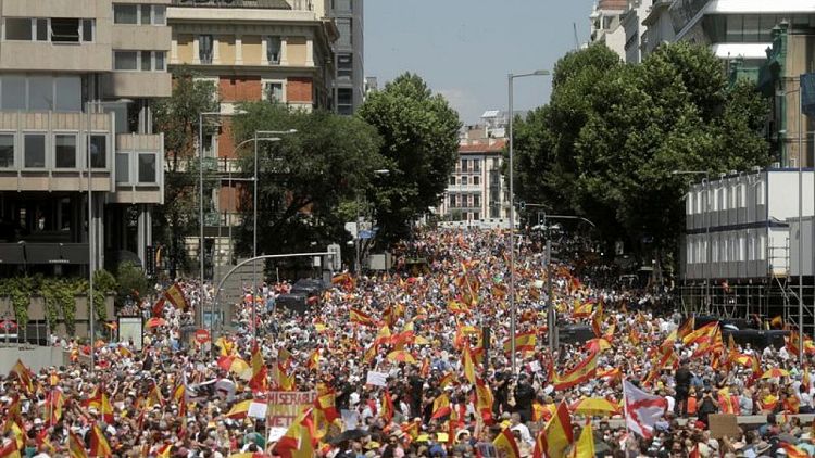 Miles protestan en España contra posible indulto a líderes catalanes encarcelados