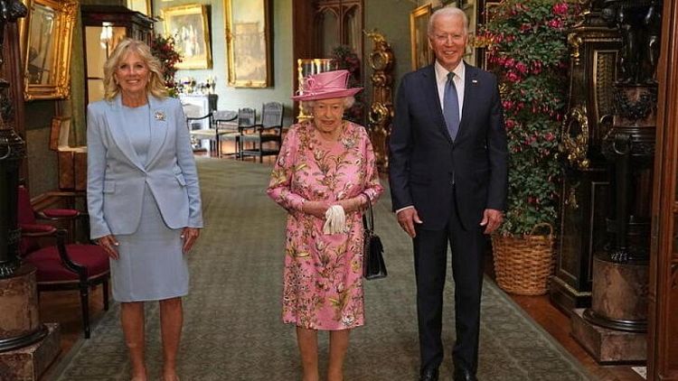 Los Biden toman té con la reina Isabel tras la cumbre del G7