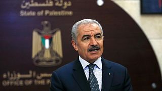رئيس الوزراء الفلسطيني يصل إلى ليبيا في زيارة رسمية