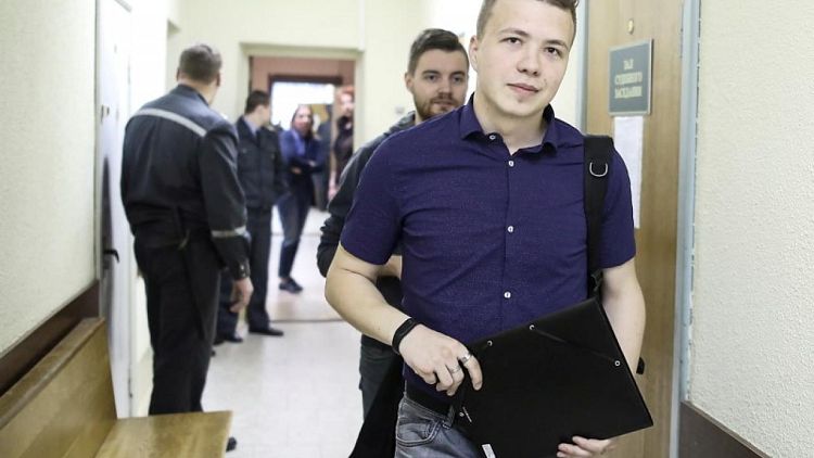 Periodista bielorruso encarcelado Protasevich hace una nueva aparición pública