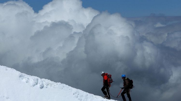 Su lato francese Monte Bianco, via sconsigliata ad alpinisti