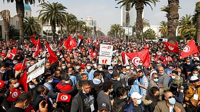 رئيس تونس يدعو لحوار يقود لنظام سياسي جديد وتعديل دستوري
