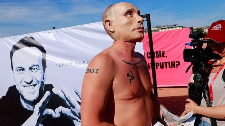 Putin impersonator beats real president to Geneva