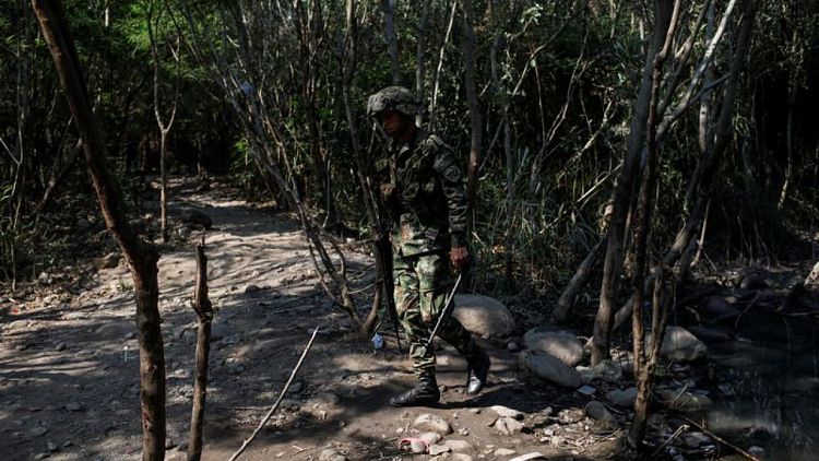 Explosión de coche bomba en batallón militar en el noreste de Colombia deja 23 heridos